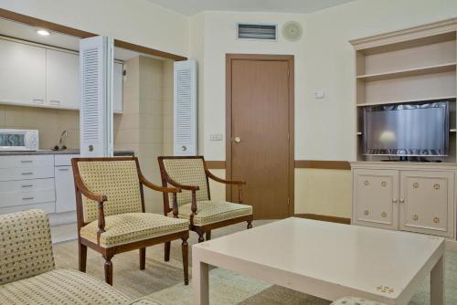 Suite (4 Adults) image 6