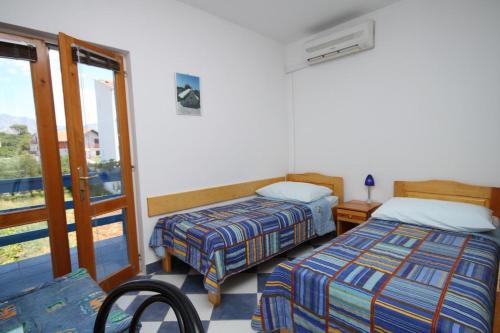 Apartments by the sea Sucuraj Hvar - 6852 - image 13