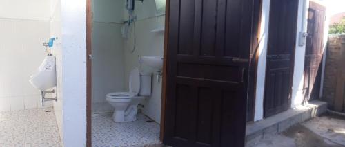 Bathroom, Bami thakhek hostel in Thakhek