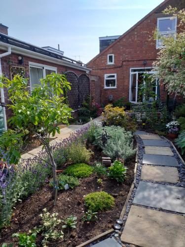 Kert, Offa Home in Leamington Spa