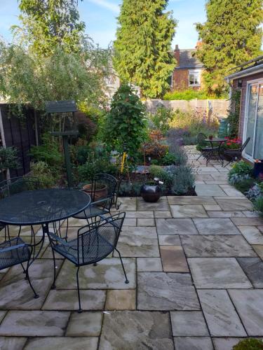 Kert, Offa Home in Leamington Spa