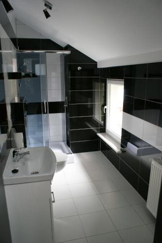 Standard Double Room image 7
