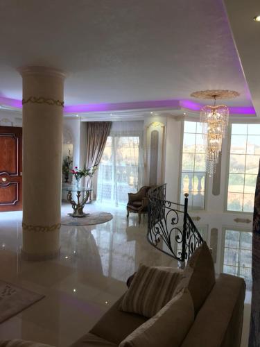 Villa with coverable warm private pool in zayd compound, Sheikh Zayed (zdjęcie 10)