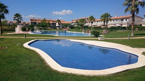 Fabuloso alojamiento compuesto por 4 chalets adosados de lujo en Panorámica Golf para 28 personas piscina con CIRCUITO SPA