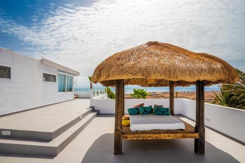 Fasiliti, Villa Palacio and Yurt - 2 Pools - Hot Tub - Fantastic Sea Views in Tabayesco