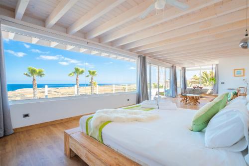 Villa Palacio and Yurt - 2 Pools - Hot Tub - Fantastic Sea Views in Tabayesco