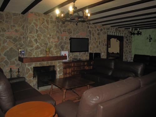 casa rio alberche y el cortijo de gredos in Navaluenga