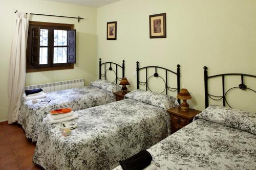 casa rio alberche y el cortijo de gredos in Navaluenga