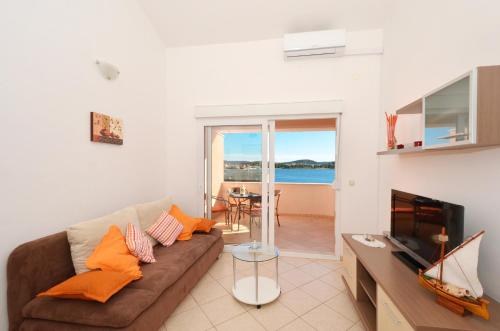 Apartmani Bašić Rogoznica – khách sạn tại Zecevo Rogoznicko