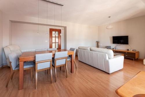 Apartamentos El Llombo - image 6
