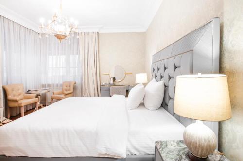 Eclat Luxury Hotel
