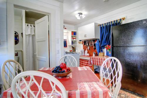 Historical Waterfront Cottage! Private 20 foot pier! Amazing water views - image 3