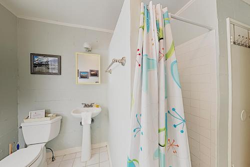 New Listing! Drift Inn: Beachside Cottage w/ Porch home - image 2