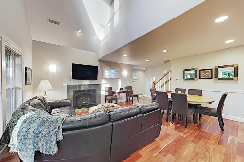 New Listing! The Martins’ Seaside Beach House home - image 6
