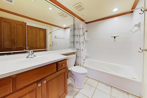 New Listing! Stunning Sea Pines Treetop Oasis condo - image 6