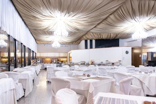 Park Hotel - image 6