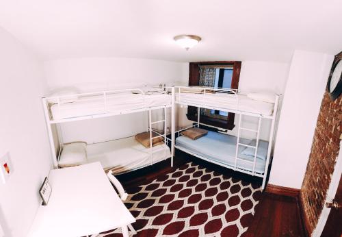 Shared Room In Manhattan Near Central Park - image 8