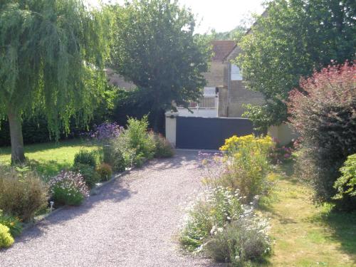 Normandie Cosy Apt rdc indépendant bien équipé dans maison confortable terrasse grand jardin clos sans vis à vis entre Caen et Bayeux, proche plages du débarquement