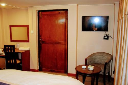 Deluxe Queen Room