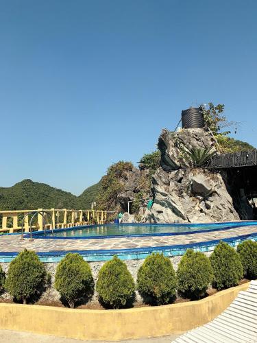 Swimming pool, Vu Binh Stilthouse in Lan Ha Bay