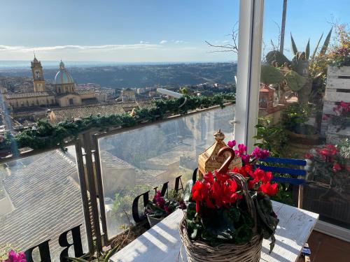 附近景點, Casa tipica siciliana patronale home BedandBreakfast TreMetriSoprailCielo Camere con vista, colazion in 卡爾塔吉龍