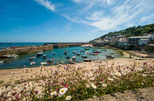 Honeysuckle Cottage By The Sea, Mousehole, Cornwall