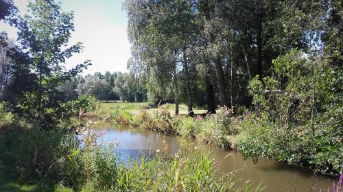 Camping les Charmilles in Houlle