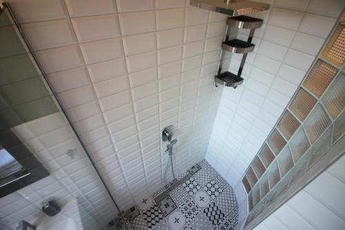 Central Residence - image 5