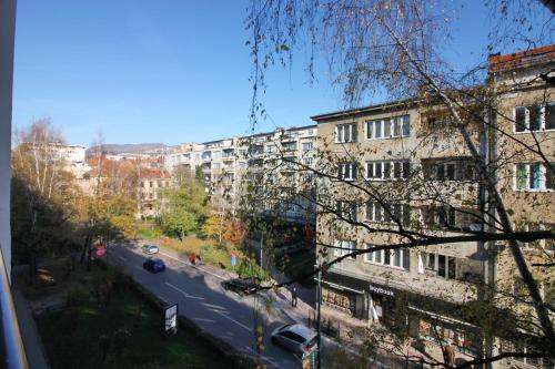 Central Residence - image 4