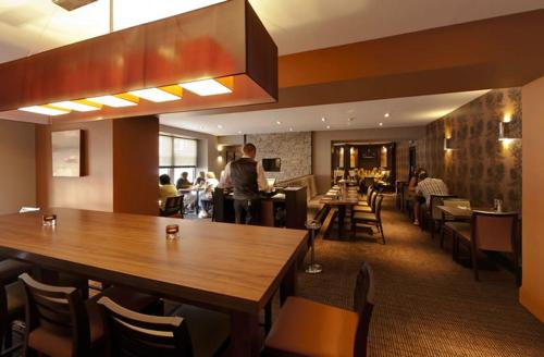 Їжа та напої, Dumfries Arms Hotel in Камнок