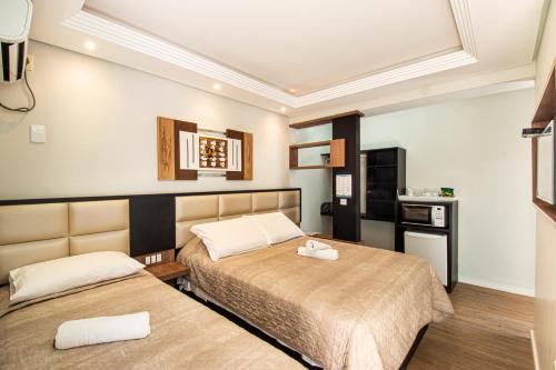 1 double bed, 1 twin bed