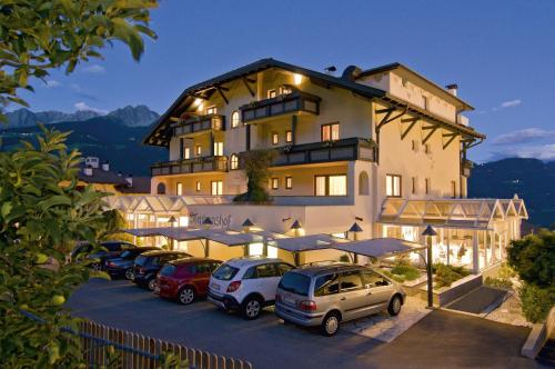  Alpentirolis in Dorf Tirol