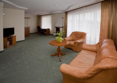 Hotel Ambasador Chojny - main image