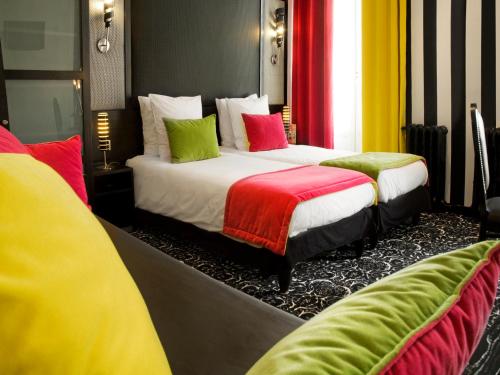 2 twin beds