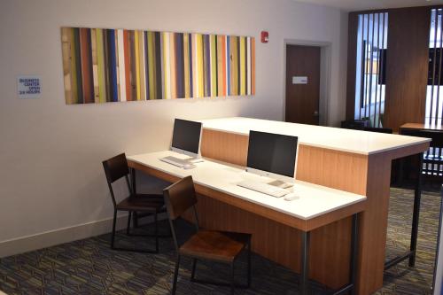 Holiday Inn Express & Suites - Boston South - Randolph, an IHG Hotel