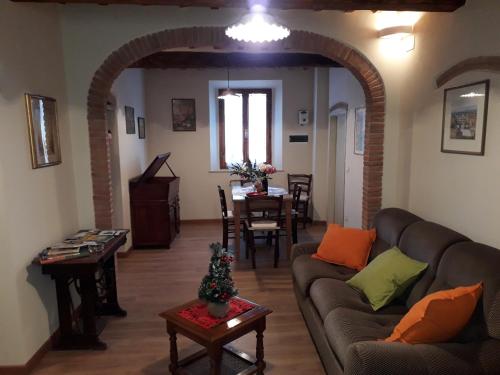  Dinas House Tuscany Holidays in 56030 Terricciola