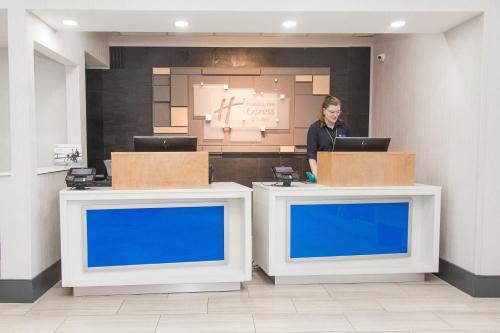 Holiday Inn Express Hotel & Suites Columbia-Fort Jackson, an IHG Hotel