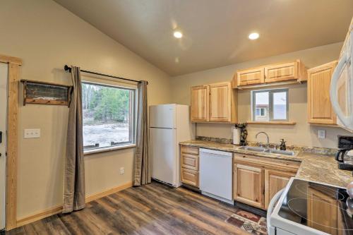 Custom Cabin with Grill and Fire Pit 7 Mi to Glacier! - image 9