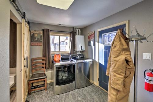 Centennial Cabin w/ Hot Tub, Sauna & Pool Table! in Centennial (WY)