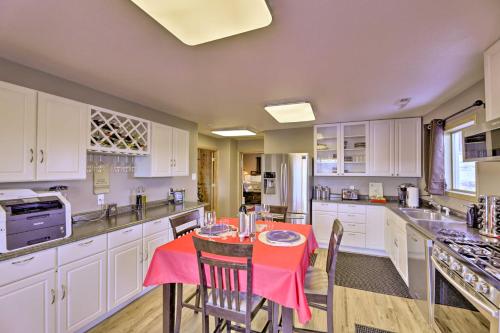 Centennial Cabin w/ Hot Tub, Sauna & Pool Table! in Centennial (WY)
