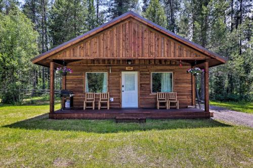 Cozy Cabin with Fire Pit and BBQ 7 Mi to West Glacier