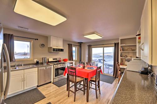 Centennial Cabin w/ Hot Tub, Sauna & Pool Table! in Centennial (WY)