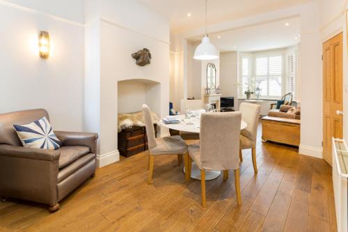 Experience a Modernised Period Home in the Heart of Altrincham with YourStays - Altrincham