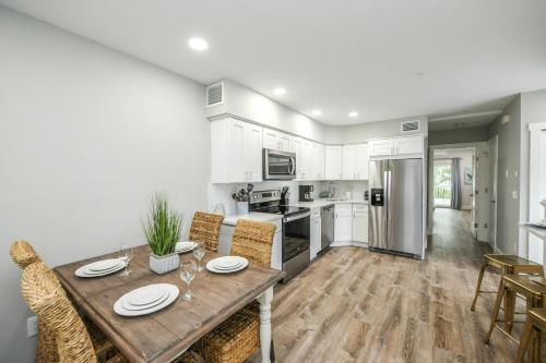 Island Time East - image 11