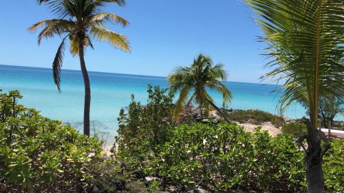 The Sunset Cove And Rainbow Room in Alice Town (Central Eleuthera)