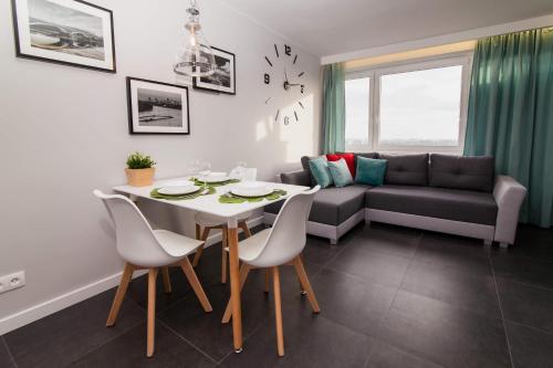 Apartment River front, Great View from 14th floor, next to PGE Narodowy Stadium, Torwar - by WarsawSkyLine Apartments, Varsavia (foto 7)