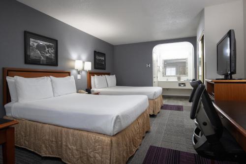 Atherton Park Inn and Suites - image 5