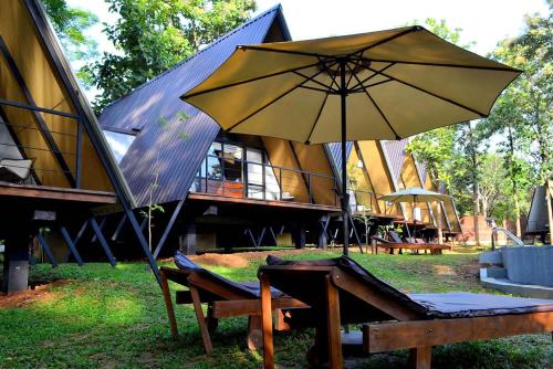 수영장, Kottawatta River Bank Resort in 우다왈라위