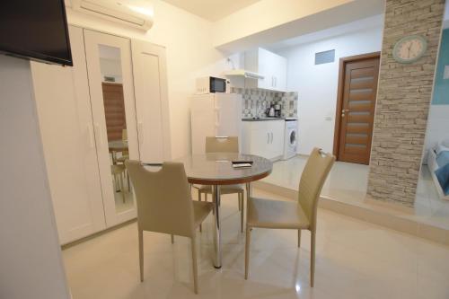 Decebal Residence Apartments - image 8