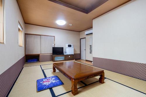 room detail thumbnail 1